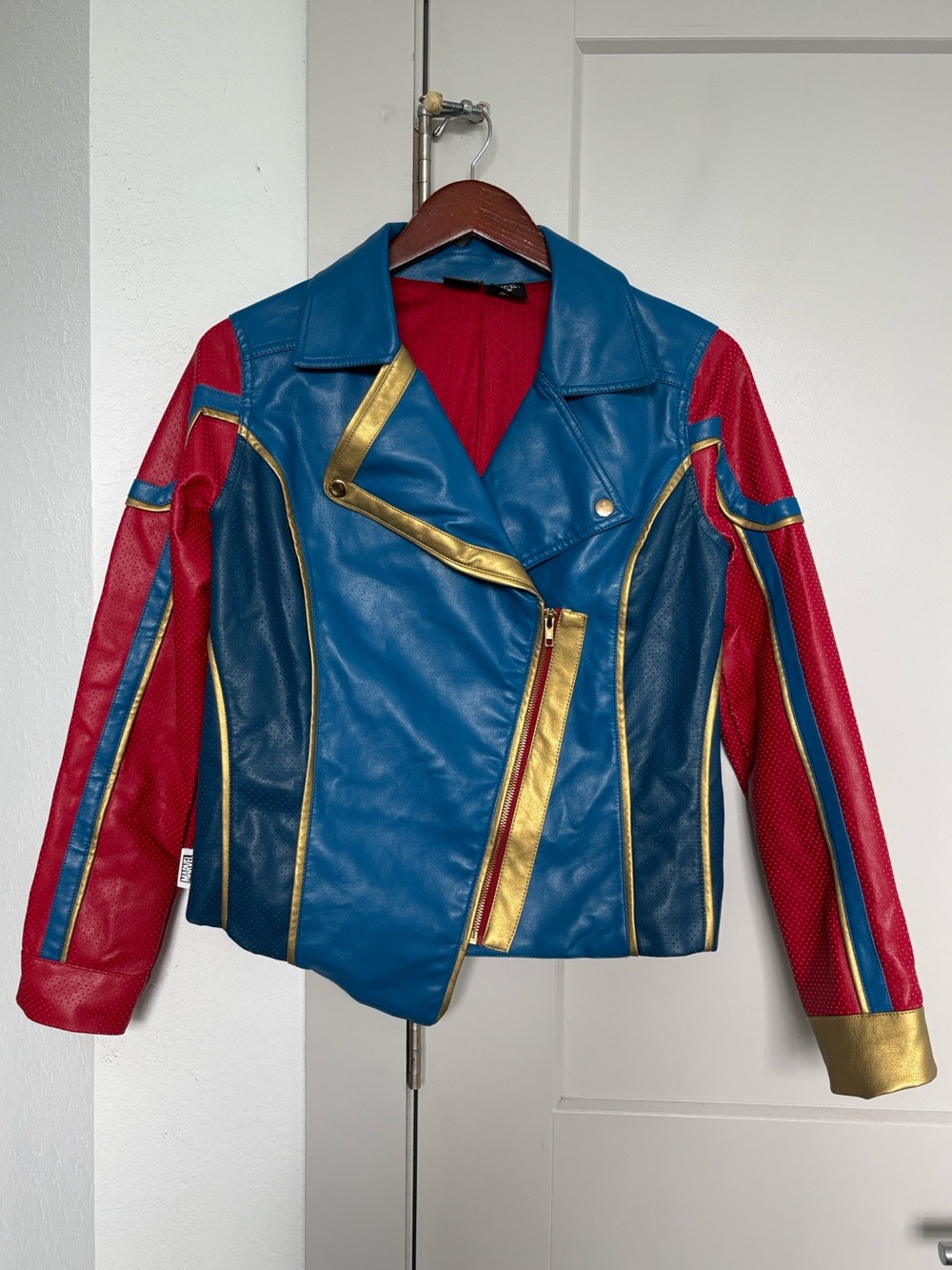 DISNEY HER UNIVERSE MS MARVEL FAUX LEATHER FULL ZIP JACKET WOMENS SMALL